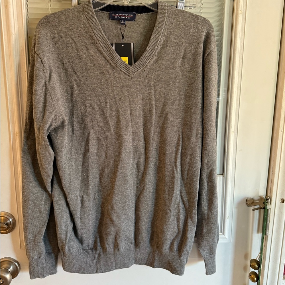Roundtree & Yorke Charcoal Gray V-Neck Sweater New with Tags